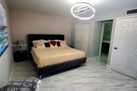 Casa en alquiler en Fort Lauderdale, Florida, 4 dormitorios, 184.32 m2 № 4688 - foto 15