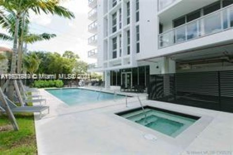 Condo in North Miami Beach, Florida, 2 bedrooms  № 1268838 - photo 2