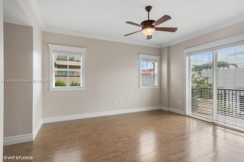 Condominio en venta en Coral Gables, Florida, 3 dormitorios, 219.71 m2 № 868375 - foto 11