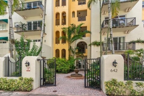 Condominio en venta en Coral Gables, Florida, 3 dormitorios, 219.71 m2 № 868375 - foto 5