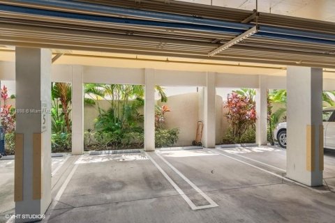 Condominio en venta en Coral Gables, Florida, 3 dormitorios, 219.71 m2 № 868375 - foto 22