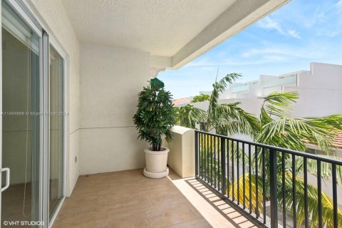 Condominio en venta en Coral Gables, Florida, 3 dormitorios, 219.71 m2 № 868375 - foto 24