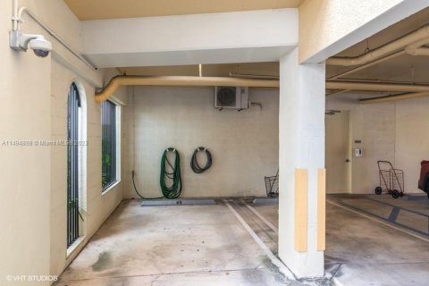 Condominio en venta en Coral Gables, Florida, 3 dormitorios, 219.71 m2 № 868375 - foto 20