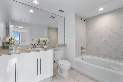 Condominio en venta en Miami, Florida, 2 dormitorios, 109.44 m2 № 1364212 - foto 9