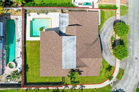 Villa ou maison à vendre à Miami, Floride: 4 chambres № 1364248 - photo 6