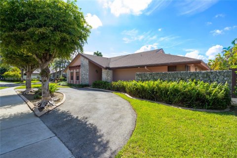 Villa ou maison à vendre à Miami, Floride: 4 chambres № 1364248 - photo 3