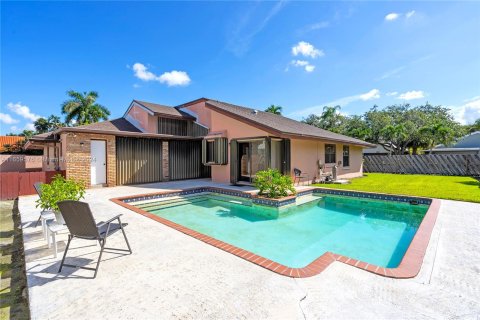 Villa ou maison à vendre à Miami, Floride: 4 chambres № 1364248 - photo 10