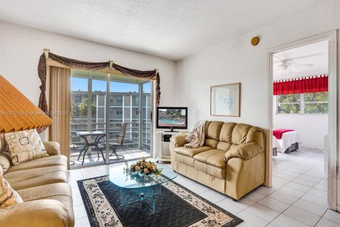 Copropriété à vendre à Lauderdale Lakes, Floride: 2 chambres, 94.85 m2 № 1128491 - photo 3