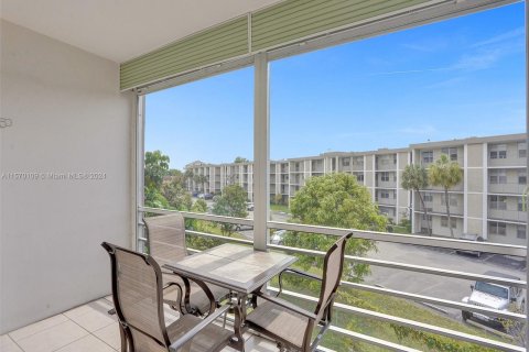 Copropriété à vendre à Lauderdale Lakes, Floride: 2 chambres, 94.85 m2 № 1128491 - photo 11