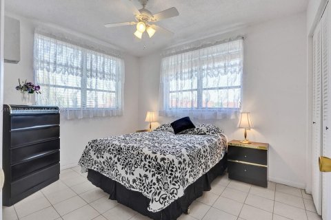 Copropriété à vendre à Lauderdale Lakes, Floride: 2 chambres, 94.85 m2 № 1128491 - photo 4