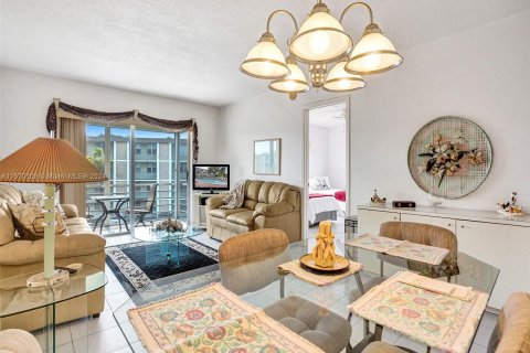 Copropriété à vendre à Lauderdale Lakes, Floride: 2 chambres, 94.85 m2 № 1128491 - photo 2