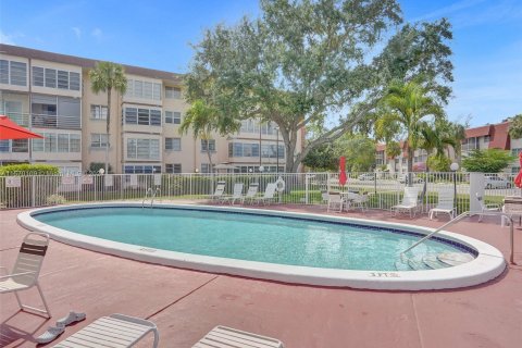 Copropriété à vendre à Lauderdale Lakes, Floride: 2 chambres, 94.85 m2 № 1128491 - photo 13