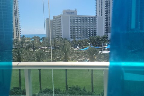 Copropriété à vendre à Sunny Isles Beach, Floride: 1 chambre, 93.37 m2 № 1098950 - photo 1