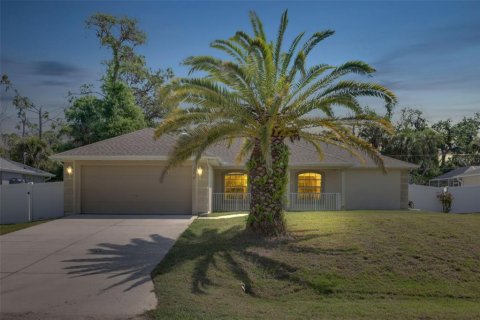 House in North Port, Florida 3 bedrooms, 262.36 sq.m. № 1090905 - photo 2