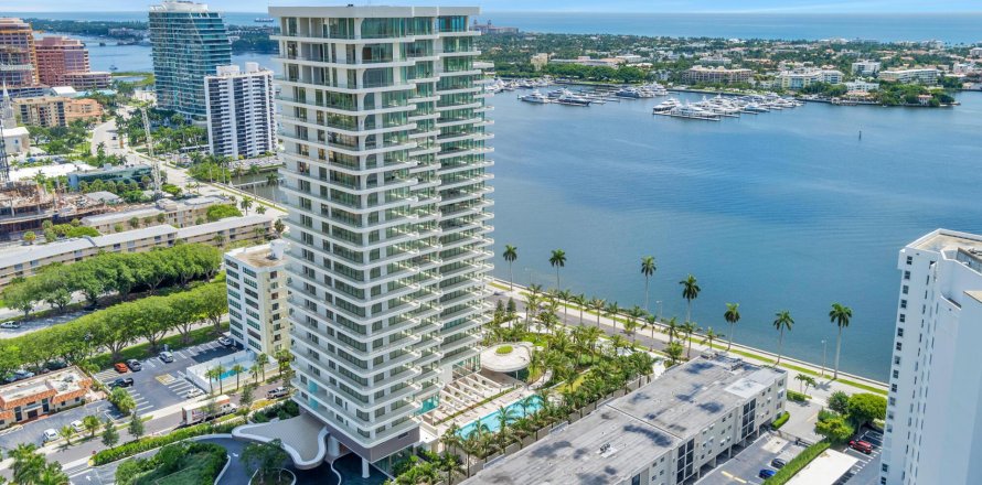 Condominio en West Palm Beach, Florida, 3 dormitorios  № 582161