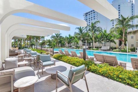 Condominio en venta en West Palm Beach, Florida, 3 dormitorios, 293.39 m2 № 582161 - foto 8