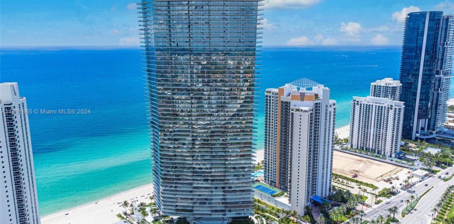 Condominio en Sunny Isles Beach, Florida, 4 dormitorios  № 1368933