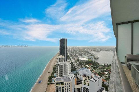 Copropriété à louer à Sunny Isles Beach, Floride: 4 chambres, 249.16 m2 № 1368933 - photo 2