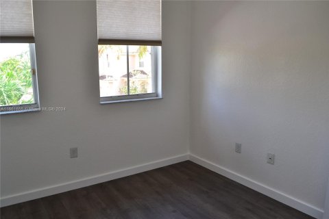 Townhouse in Miami, Florida 3 bedrooms, 138.52 sq.m. № 1368928 - photo 16