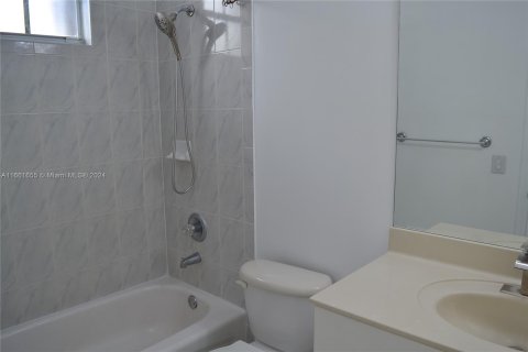 Townhouse in Miami, Florida 3 bedrooms, 138.52 sq.m. № 1368928 - photo 11