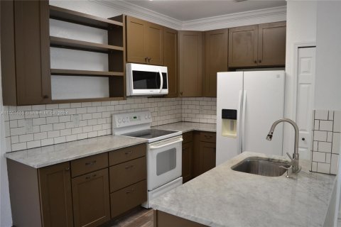 Townhouse in Miami, Florida 3 bedrooms, 138.52 sq.m. № 1368928 - photo 4