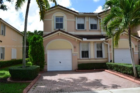 Touwnhouse à louer à Miami, Floride: 3 chambres, 138.52 m2 № 1368928 - photo 1