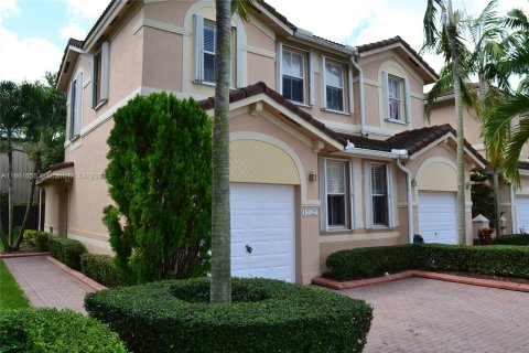 Touwnhouse à louer à Miami, Floride: 3 chambres, 138.52 m2 № 1368928 - photo 2