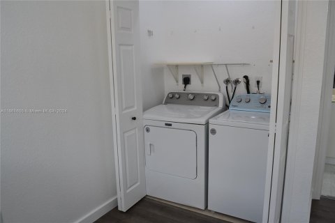 Townhouse in Miami, Florida 3 bedrooms, 138.52 sq.m. № 1368928 - photo 9