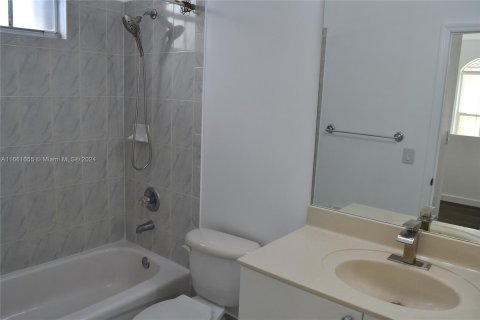 Townhouse in Miami, Florida 3 bedrooms, 138.52 sq.m. № 1368928 - photo 12