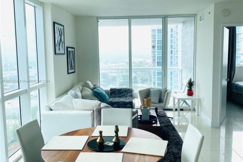 Condominio en alquiler en Miami, Florida, 2 dormitorios, 83.8 m2 № 1368929 - foto 2