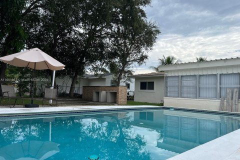 House in North Miami Beach, Florida 5 bedrooms, 185.53 sq.m. № 1368931 - photo 29