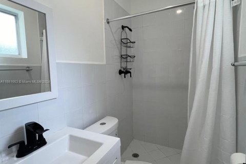 House in North Miami Beach, Florida 5 bedrooms, 185.53 sq.m. № 1368931 - photo 28