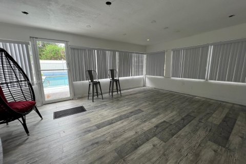 House in North Miami Beach, Florida 5 bedrooms, 185.53 sq.m. № 1368931 - photo 11