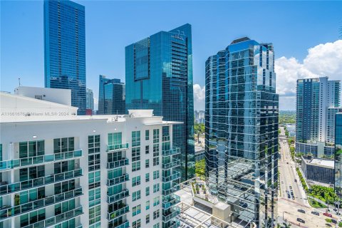 Condo in Miami, Florida, 1 bedroom  № 1368934 - photo 27