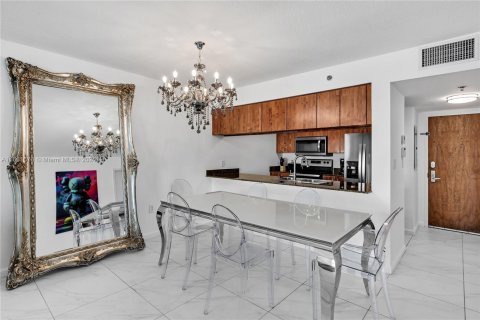 Condo in Miami, Florida, 1 bedroom  № 1368934 - photo 9