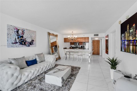 Condo in Miami, Florida, 1 bedroom  № 1368934 - photo 5