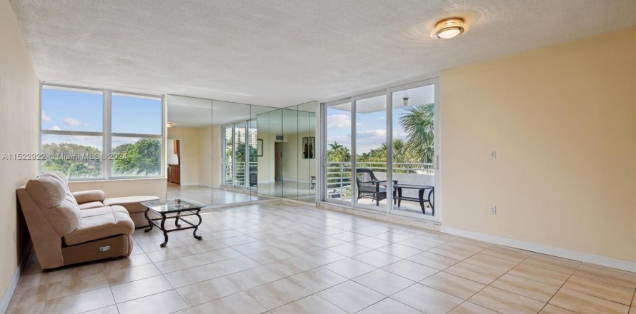 Condo in Fort Lauderdale, Florida, 1 bedroom  № 1000171