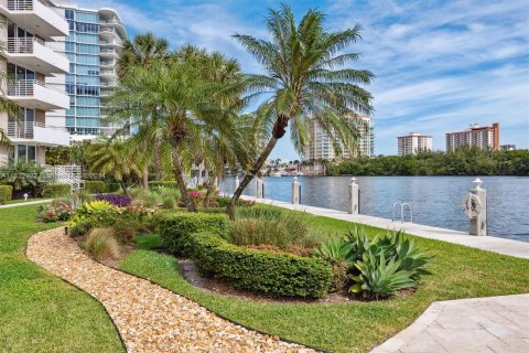 Condo in Fort Lauderdale, Florida, 1 bedroom  № 1000171 - photo 19