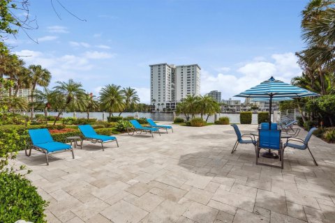 Condo in Fort Lauderdale, Florida, 1 bedroom  № 1000171 - photo 16