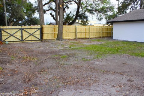 House in Tampa, Florida 4 bedrooms, 137.22 sq.m. № 1433617 - photo 8