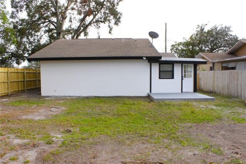 House in Tampa, Florida 4 bedrooms, 137.22 sq.m. № 1433617 - photo 6