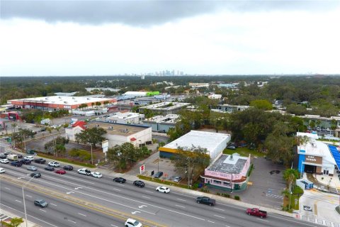 House in Tampa, Florida 4 bedrooms, 137.22 sq.m. № 1433617 - photo 29