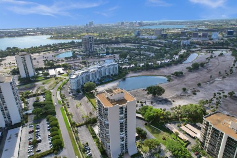 Condominio en venta en West Palm Beach, Florida, 2 dormitorios, 112.04 m2 № 1100658 - foto 8