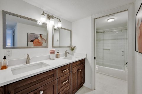 Condo in West Palm Beach, Florida, 2 bedrooms  № 1100658 - photo 22