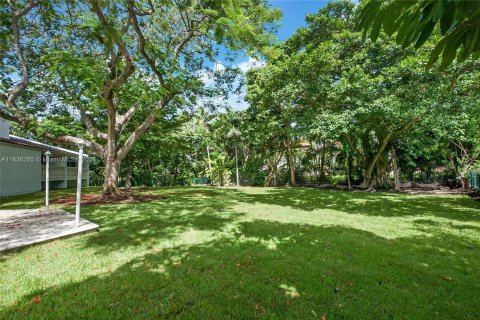 House in Coral Gables, Florida 5 bedrooms, 523.41 sq.m. № 1326033 - photo 5