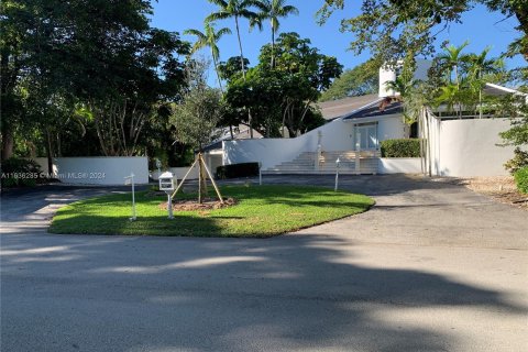 House in Coral Gables, Florida 5 bedrooms, 523.41 sq.m. № 1326033 - photo 2