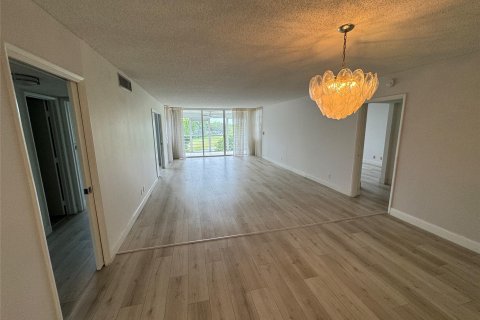 Copropriété à vendre à Pompano Beach, Floride: 3 chambres, 158.86 m2 № 1182510 - photo 21