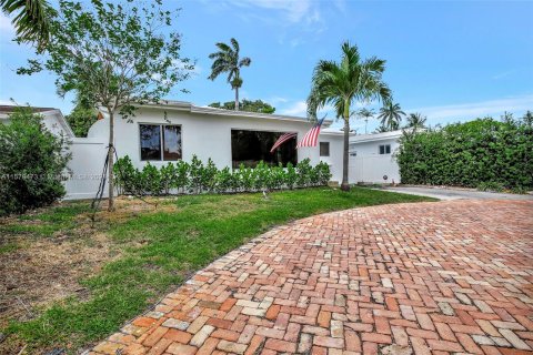 House in Hollywood, Florida 4 bedrooms, 154.96 sq.m. № 1173036 - photo 1