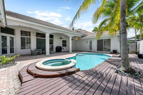 House in Miramar, Florida 4 bedrooms, 287.25 sq.m. № 1173076 - photo 10