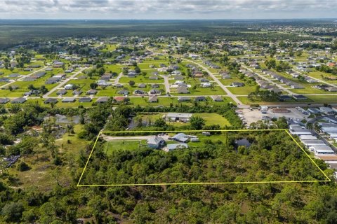 House in Punta Gorda, Florida 3 bedrooms, 311.87 sq.m. № 1367857 - photo 2